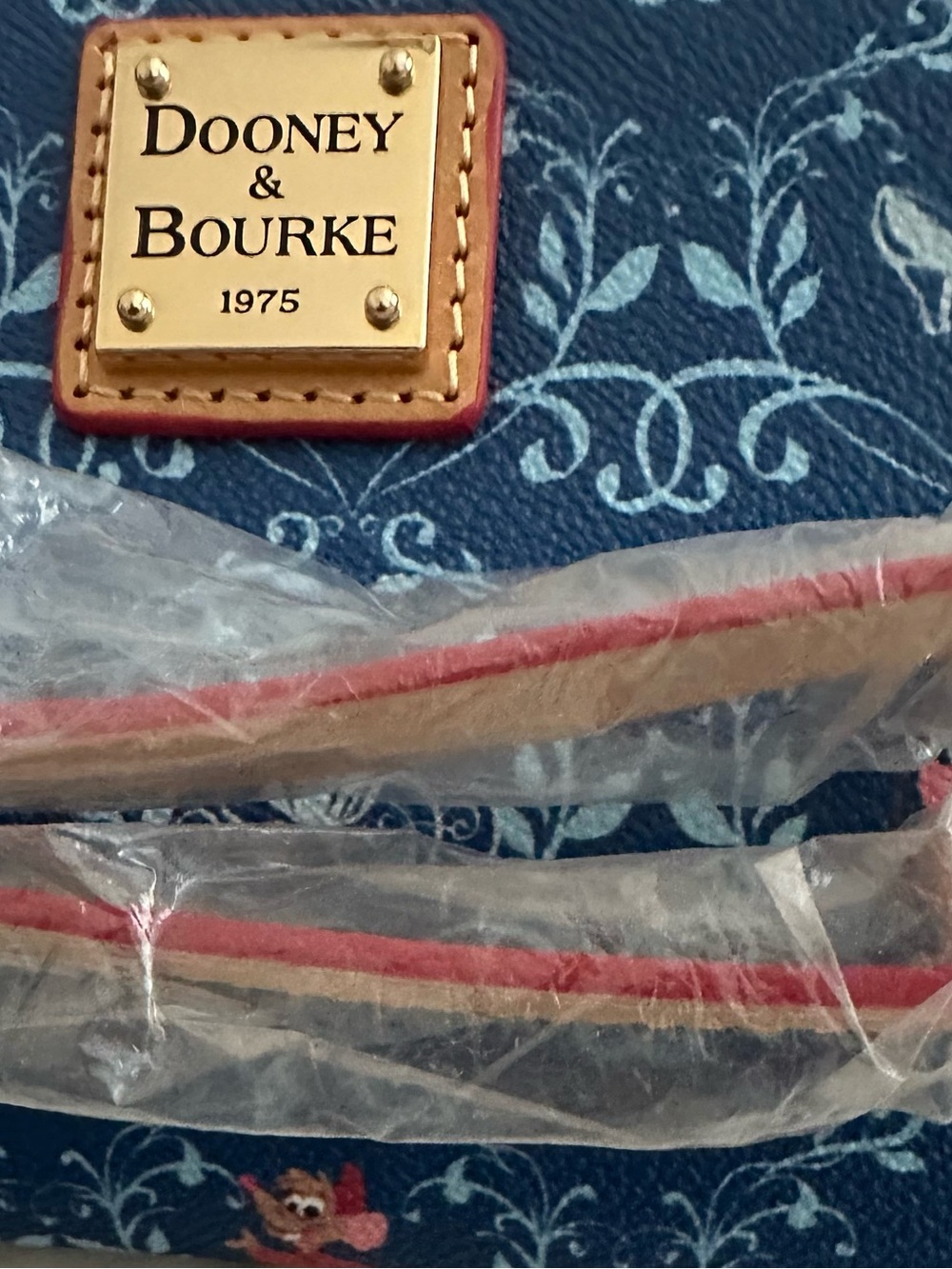 Disney Dooney & Bourke Cinderella Dream Big Wristlet Wallet - Unused Minor Flaw - Picture 4 of 13